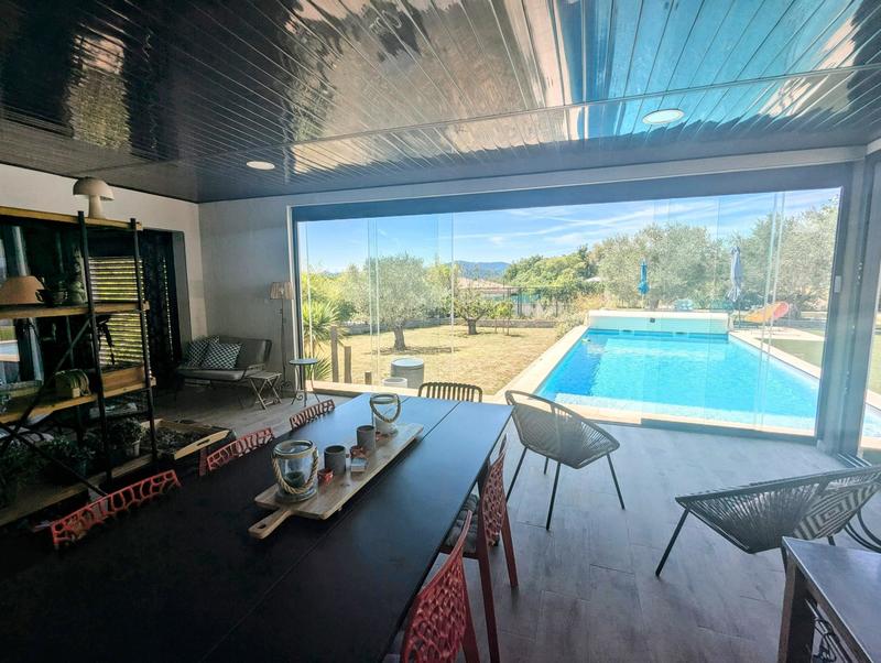 Maison - 220 m² - 6 pièces