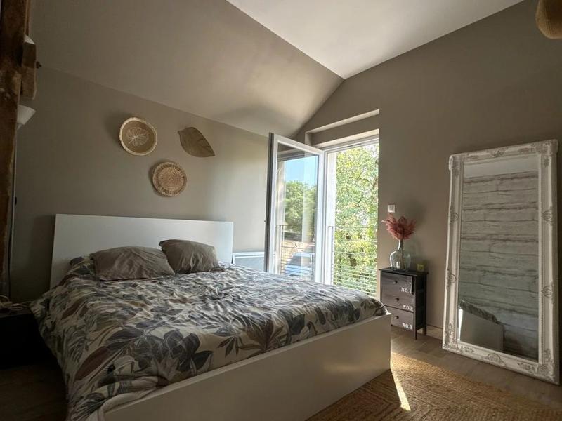 Maison - 280 m² - 9 pièces