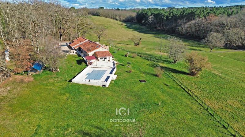 Maison - 263 m² - 8 pièces