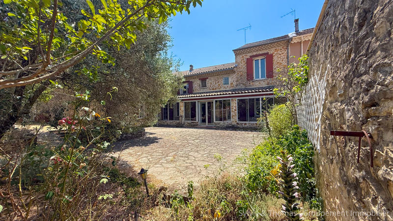 Maison - 200 m² - 6 pièces