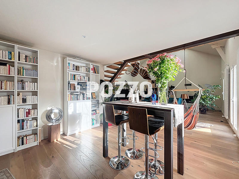 Maison - 335 m² - 9 pièces