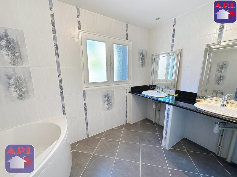 Maison - 148 m² - 6 pièces