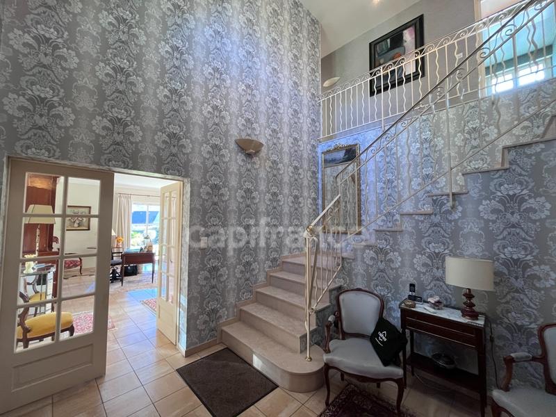 Maison - 268 m² - 8 pièces