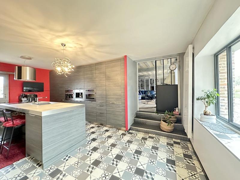 Maison - 335 m² - 8 pièces