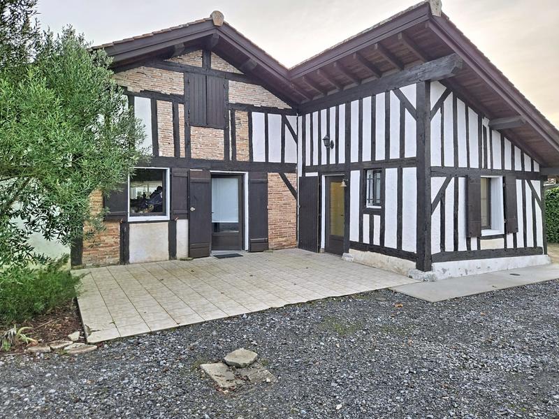 Maison - 160 m² - 9 pièces