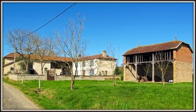 Maison - 250 m² - 8 pièces