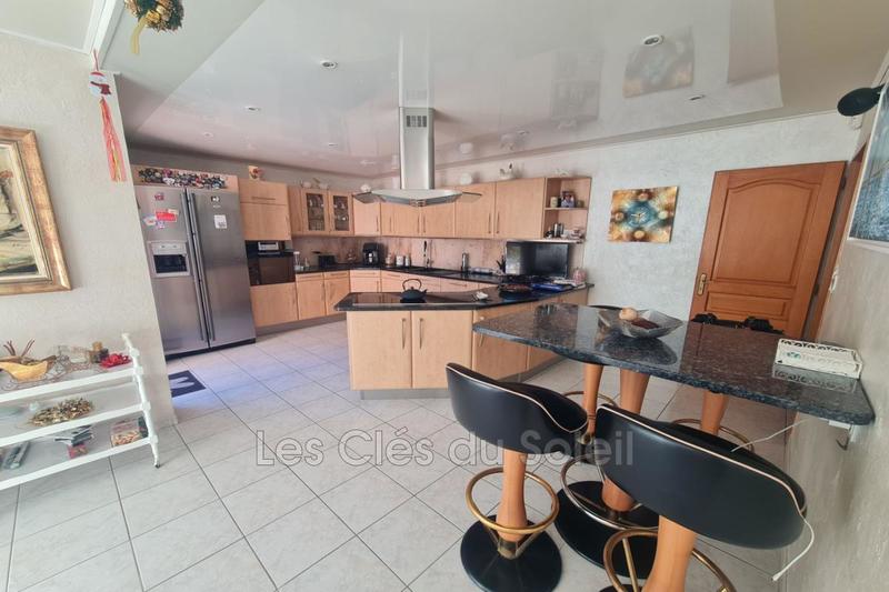 Villa - 198 m² - 6 pièces