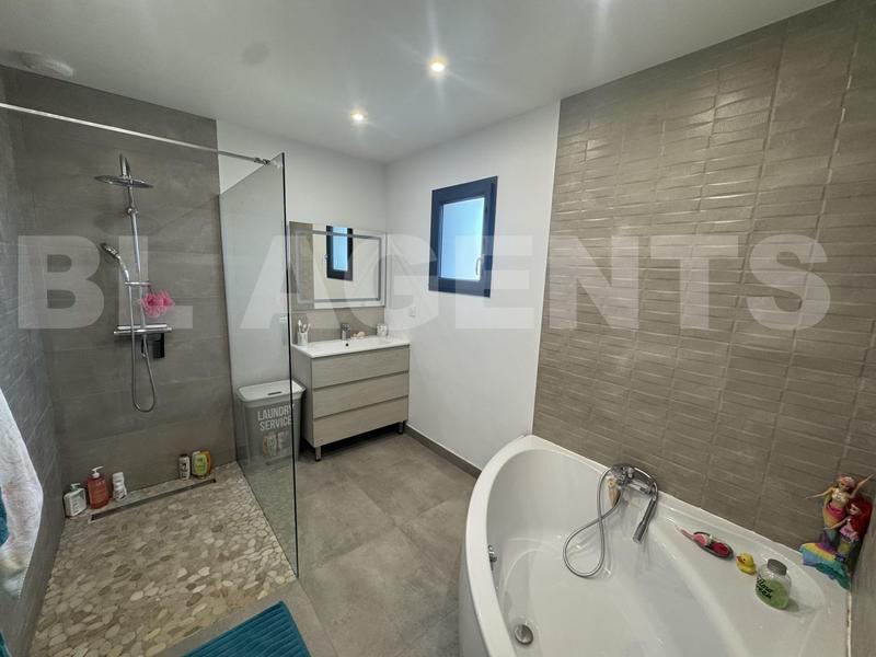 Maison traditionnelle - 105 m² - 5 pièces