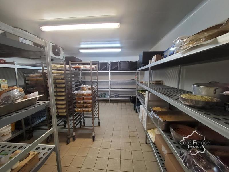 Local d'activité / Entrepôt - 208 m²