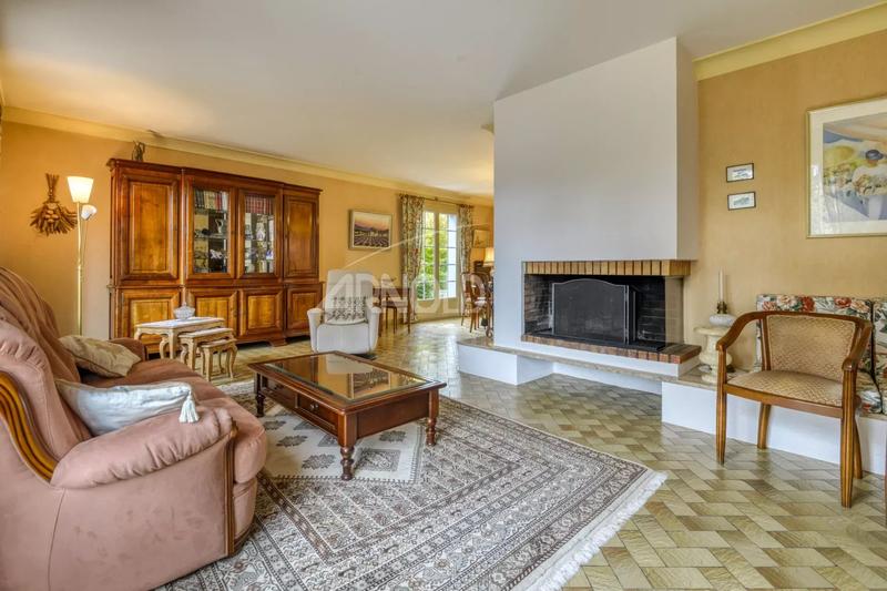 Maison - 207 m² - 7 pièces