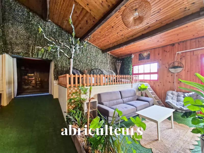 Maison - 230 m² - 6 pièces