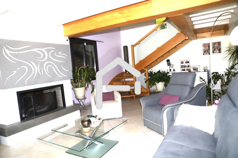 Maison - 250 m² - 6 pièces