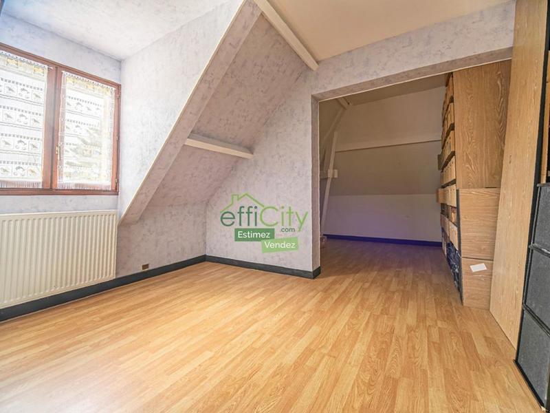 Maison - 250 m² - 9 pièces