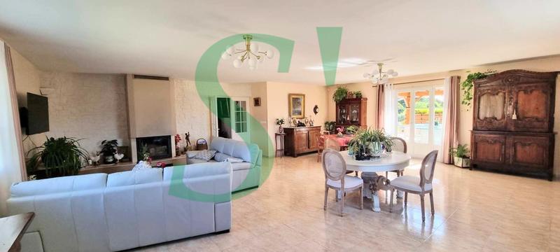 Maison - 232 m² - 8 pièces