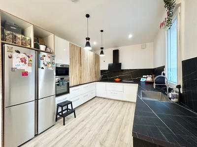 Maison - 214 m² - 7 pièces