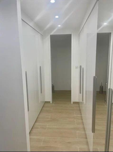 Maison - 240 m² - 7 pièces