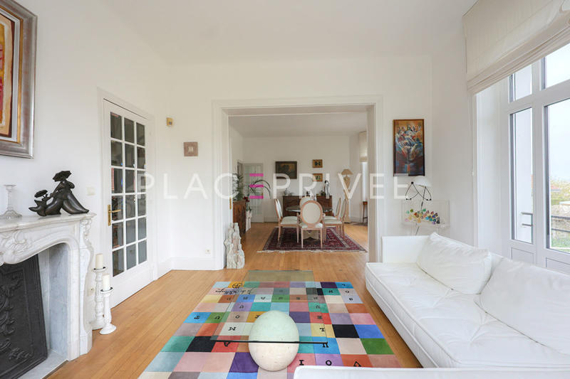 Maison - 320 m² - 10 pièces