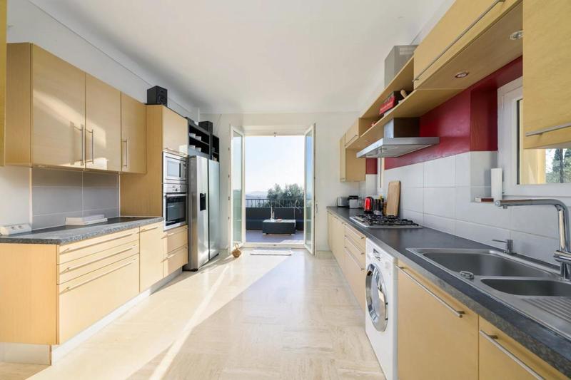 Maison - 205 m² - 6 pièces