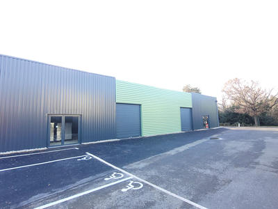 Local d'activité / Entrepôt - 150 m²