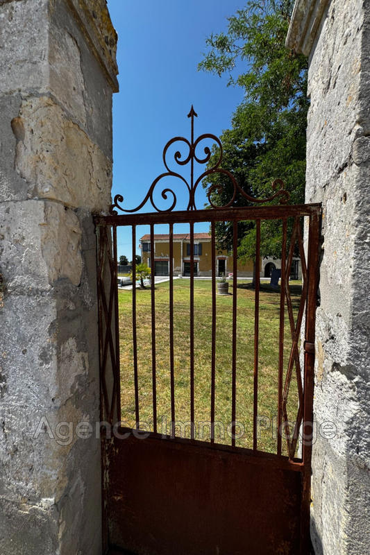 Maison - 250 m² - 6 pièces