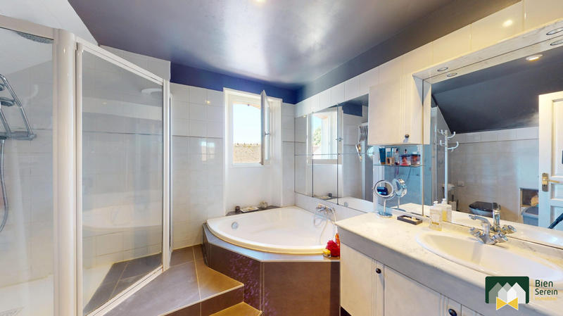 Maison - 180 m² - 8 pièces