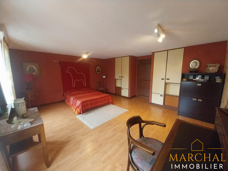 Maison - 207 m² - 7 pièces