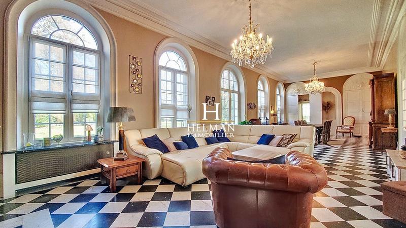 Maison - 316 m² - 12 pièces