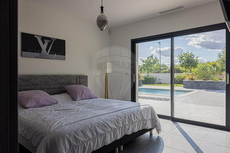 Maison - 222 m² - 7 pièces