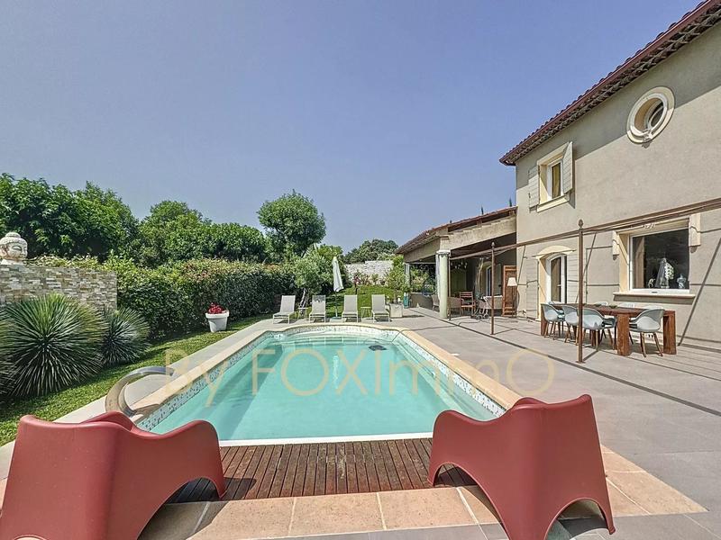 Maison - 230 m² - 6 pièces