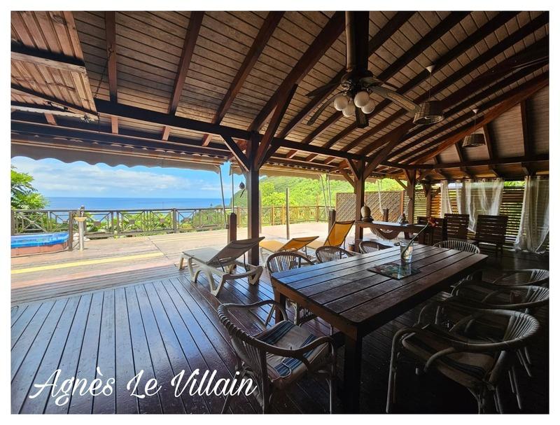 Maison de bois - 182 m² - 10 pièces