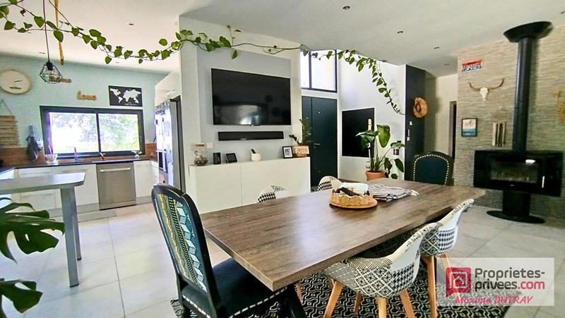 Maison - 210 m² - 6 pièces