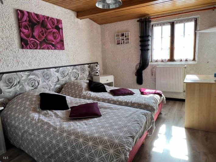 Maison chambre d'hôtes - 370 m² - 13 pièces