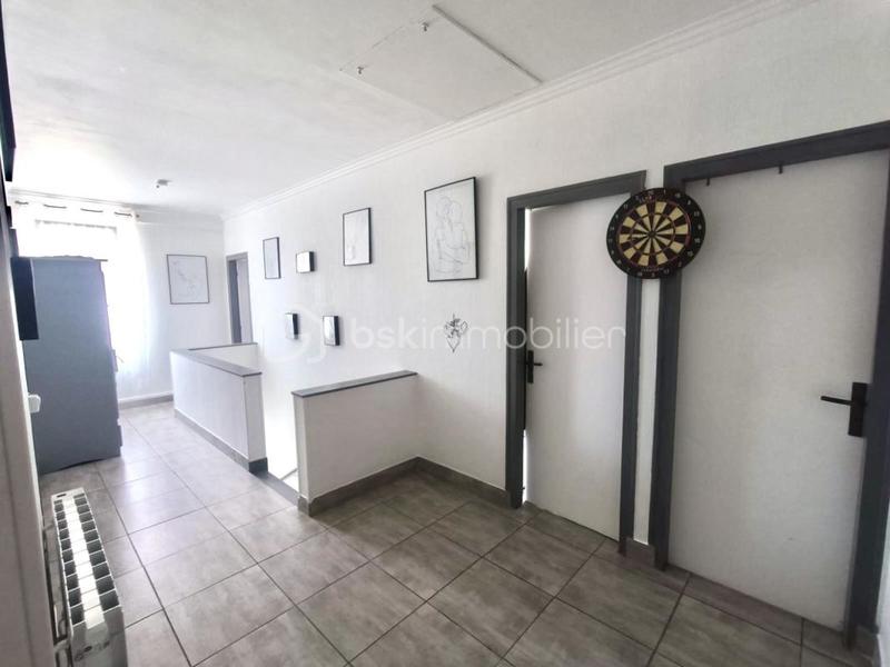 Pavillon - 180 m² - 9 pièces