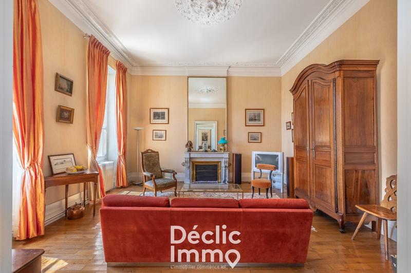 Maison - 484 m² - 17 pièces