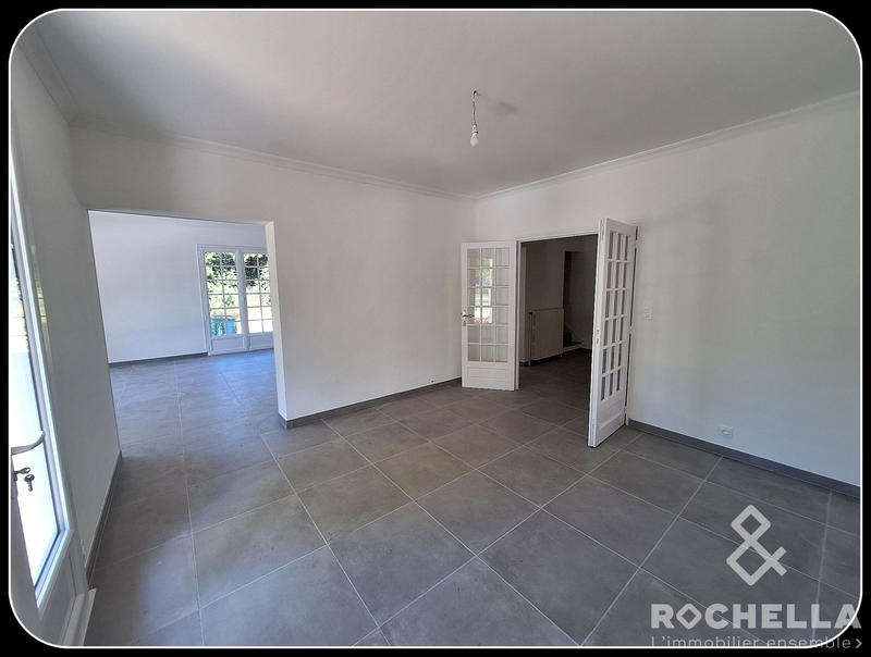 Maison - 220 m² - 8 pièces