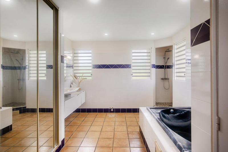 Maison - 321 m² - 8 pièces