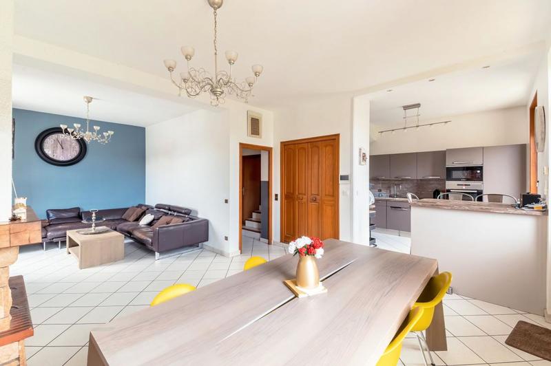 Maison - 220 m² - 5 pièces