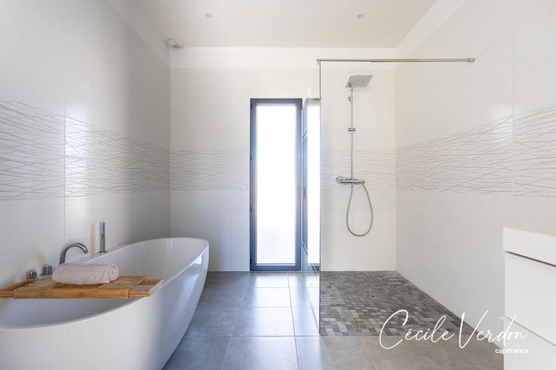 Maison - 281 m² - 9 pièces