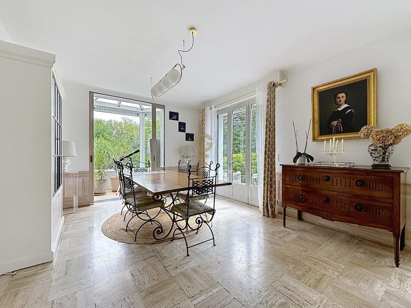 Maison - 300 m² - 10 pièces