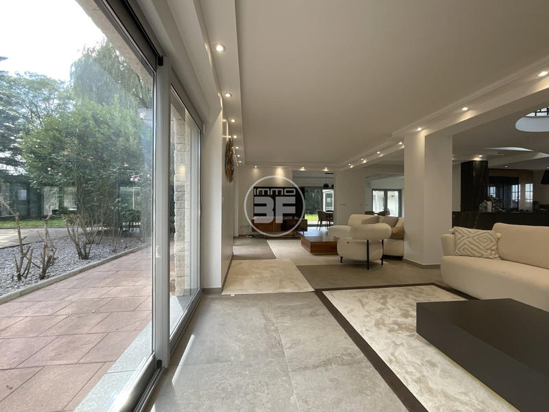 Villa - 486 m² - 11 pièces