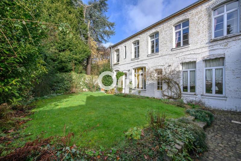 Maison - 232 m² - 9 pièces