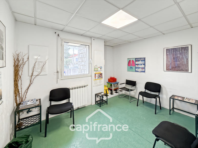Local d'activité / Entrepôt - 320 m² - 8 pièces