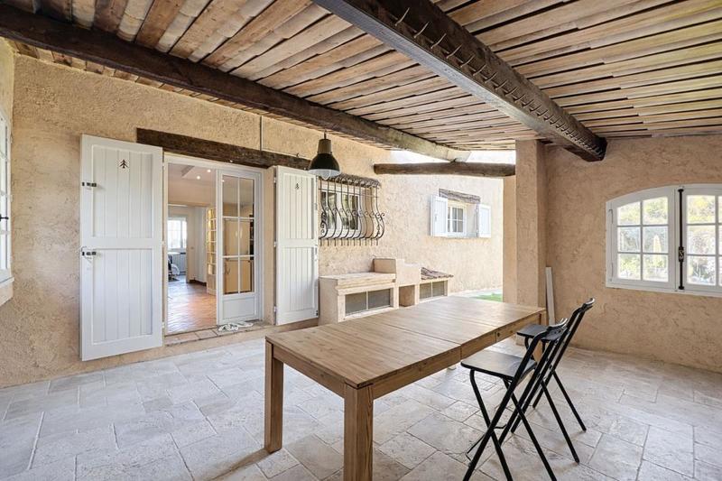 Maison - 318 m² - 11 pièces