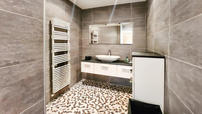 Maison - 221 m² - 5 pièces