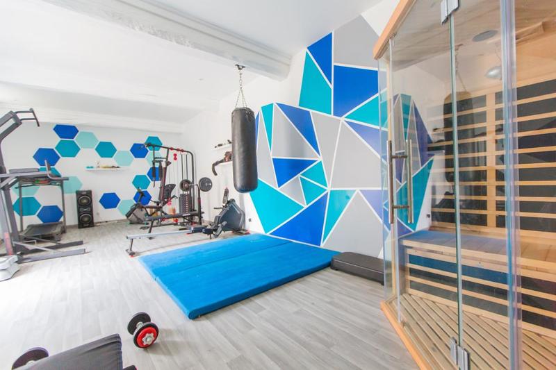 Propriété - 602 m² - 9 pièces