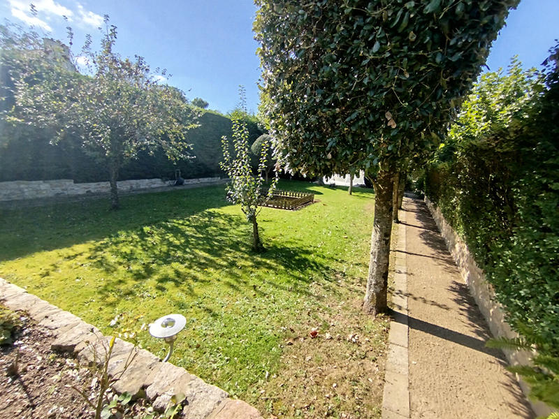 Maison - 245 m² - 9 pièces