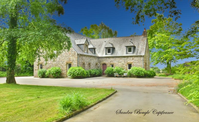 Propriété - 273 m² - 12 pièces