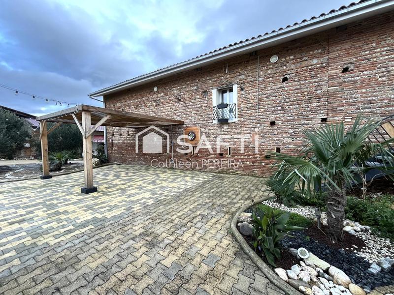 Maison - 596 m² - 11 pièces