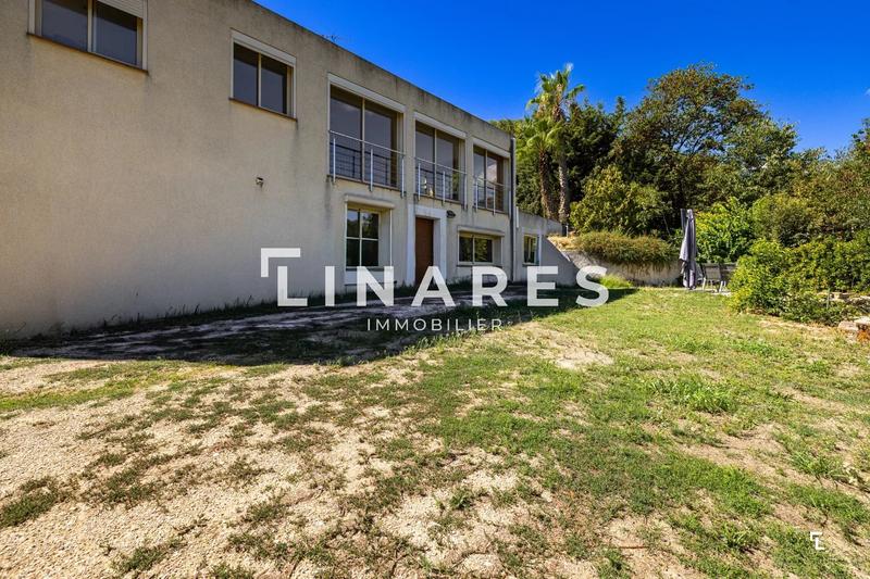 Villa - 167 m² - 6 pièces