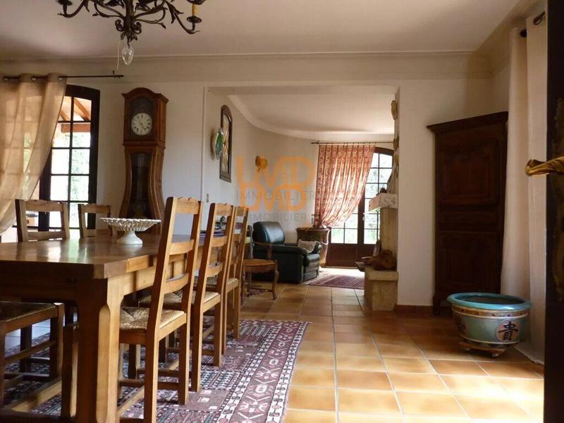 Propriété - 222 m² - 6 pièces